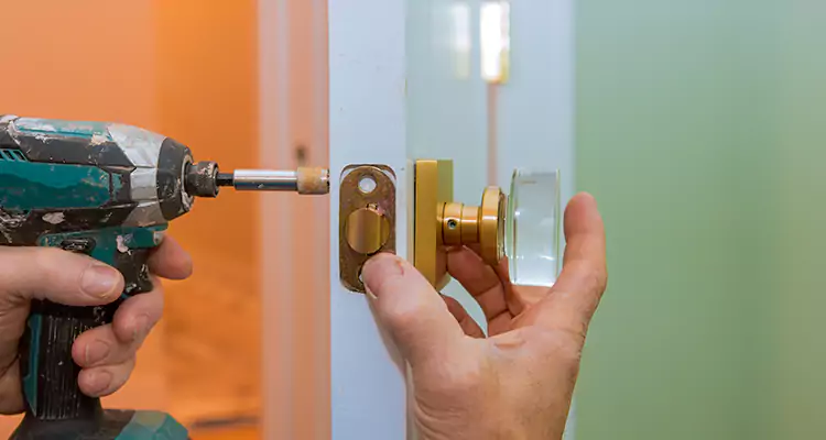 Broken Door Knob Fix in Westchase, FL